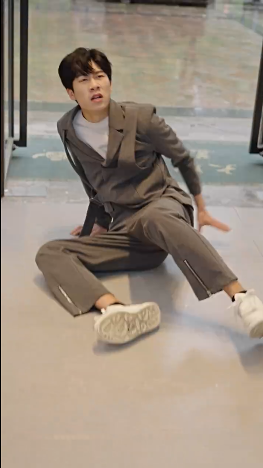 不裝了，姑爺攤牌了